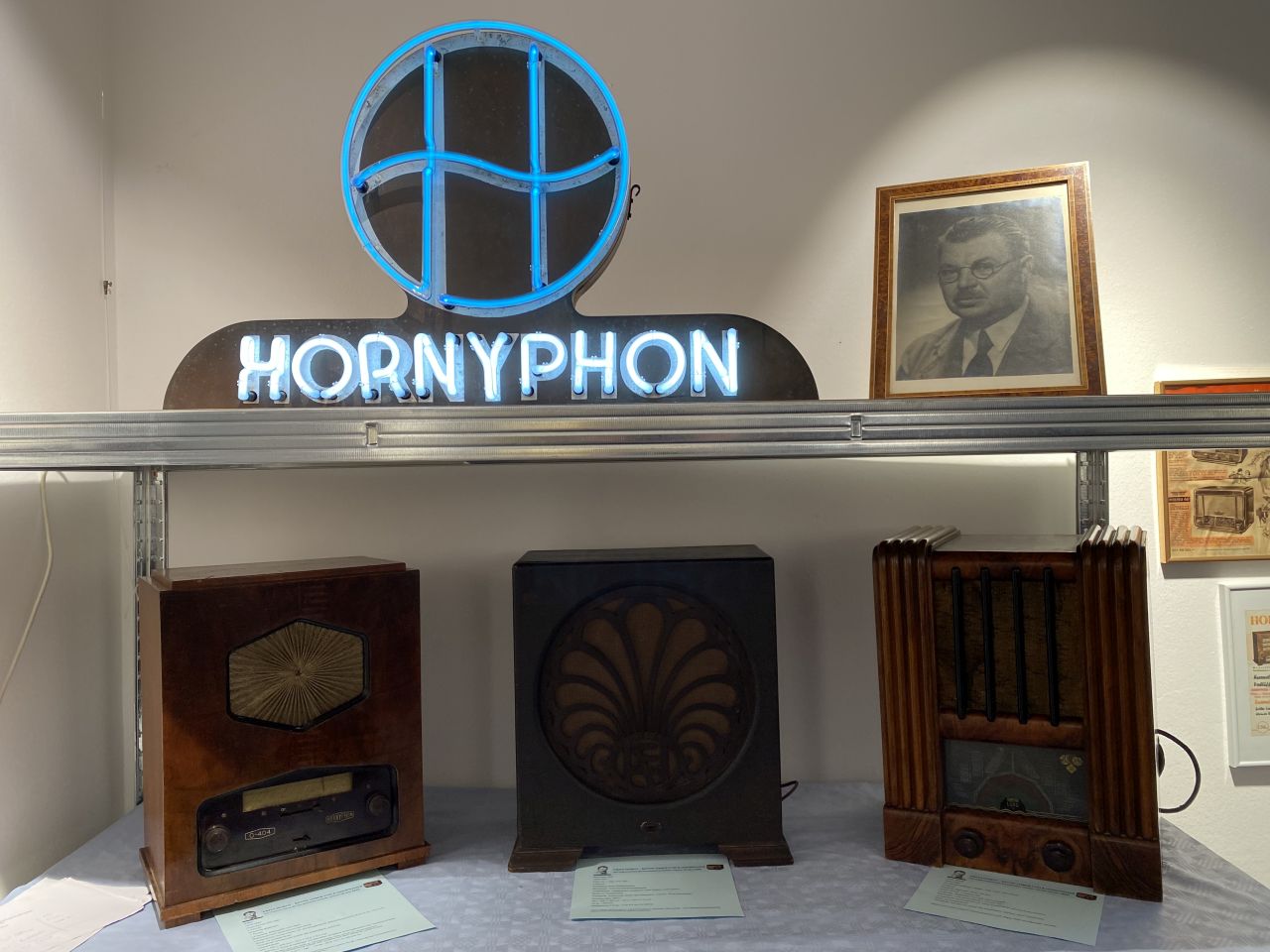 Hainfeld|Museum, Ausstellung "Fritz Horny", Blick in die Ausstellung mit "Hornyphon"